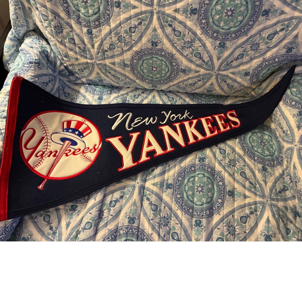 Winning Streak New York Yankees Wool Blend Embroidered Pennant Navy Blue MLB